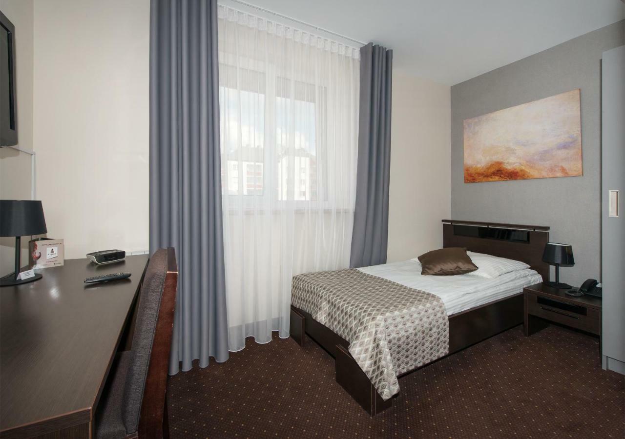 Hotel Capitol Biała Podlaska Extérieur photo